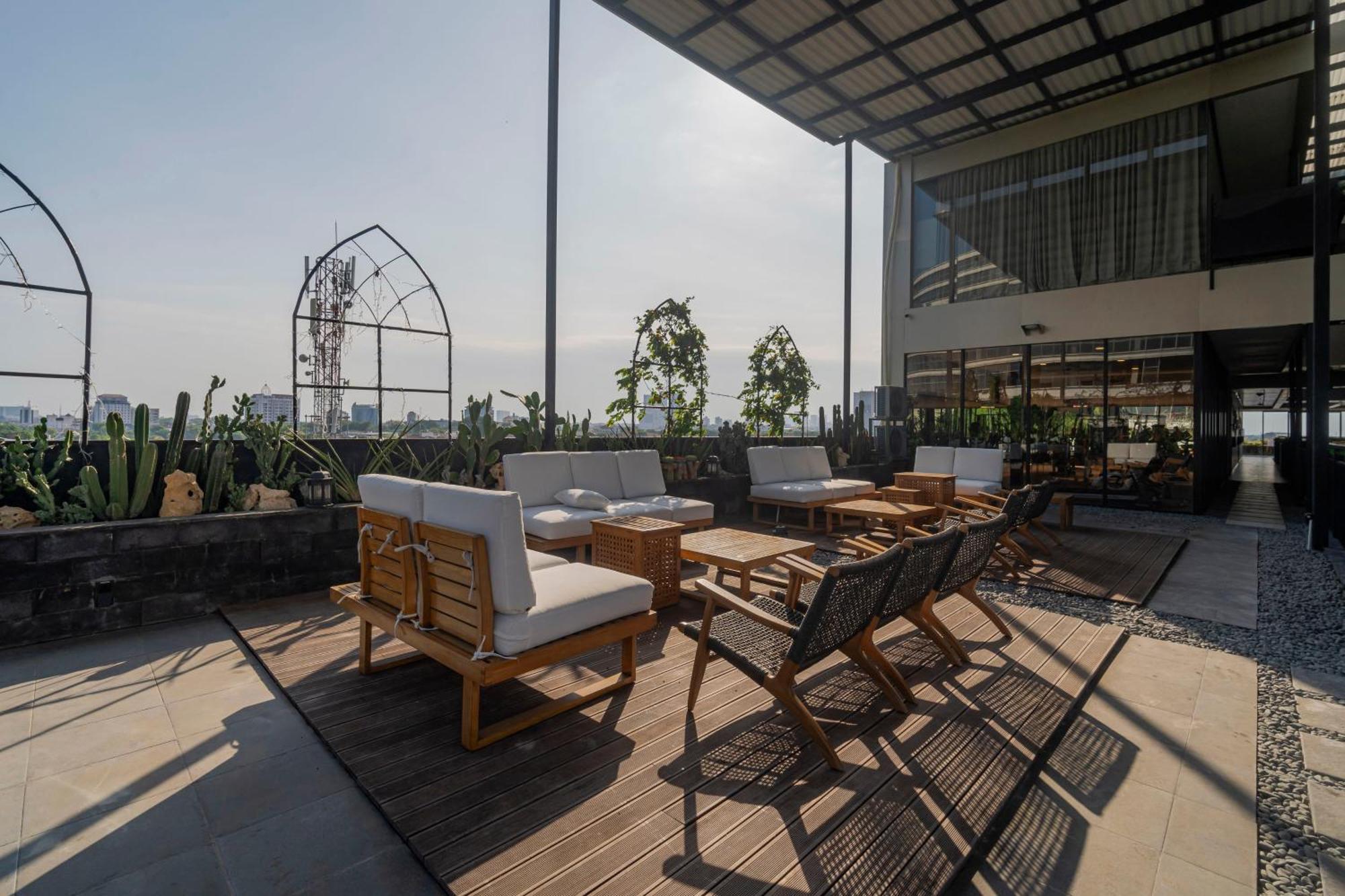 Stay.Vie Hotel Surabaya Dış mekan fotoğraf