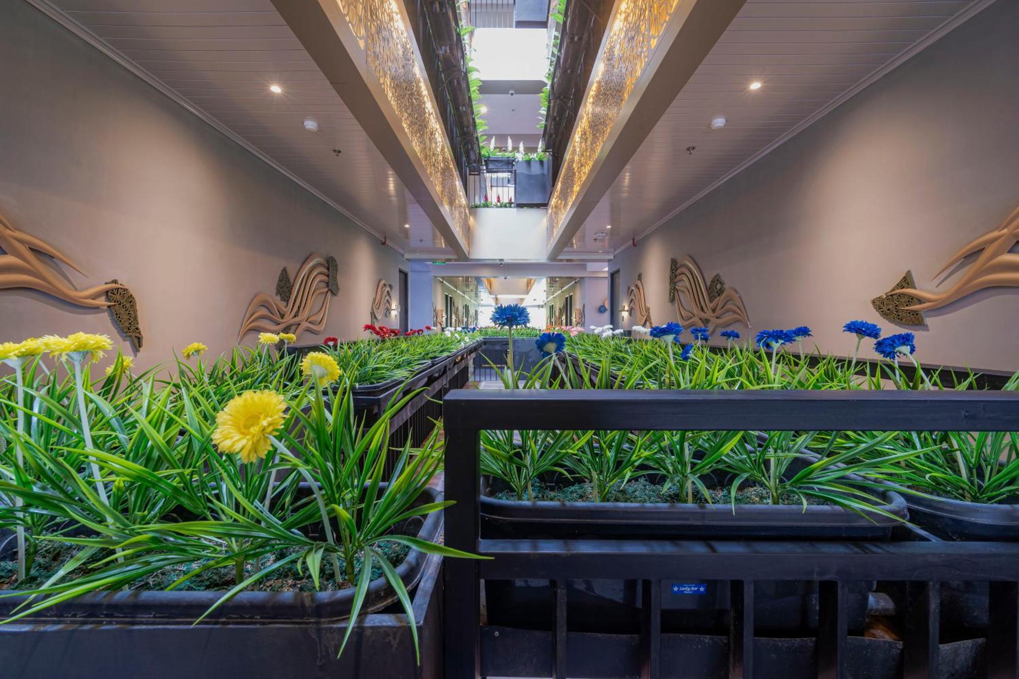 Stay.Vie Hotel Surabaya Dış mekan fotoğraf