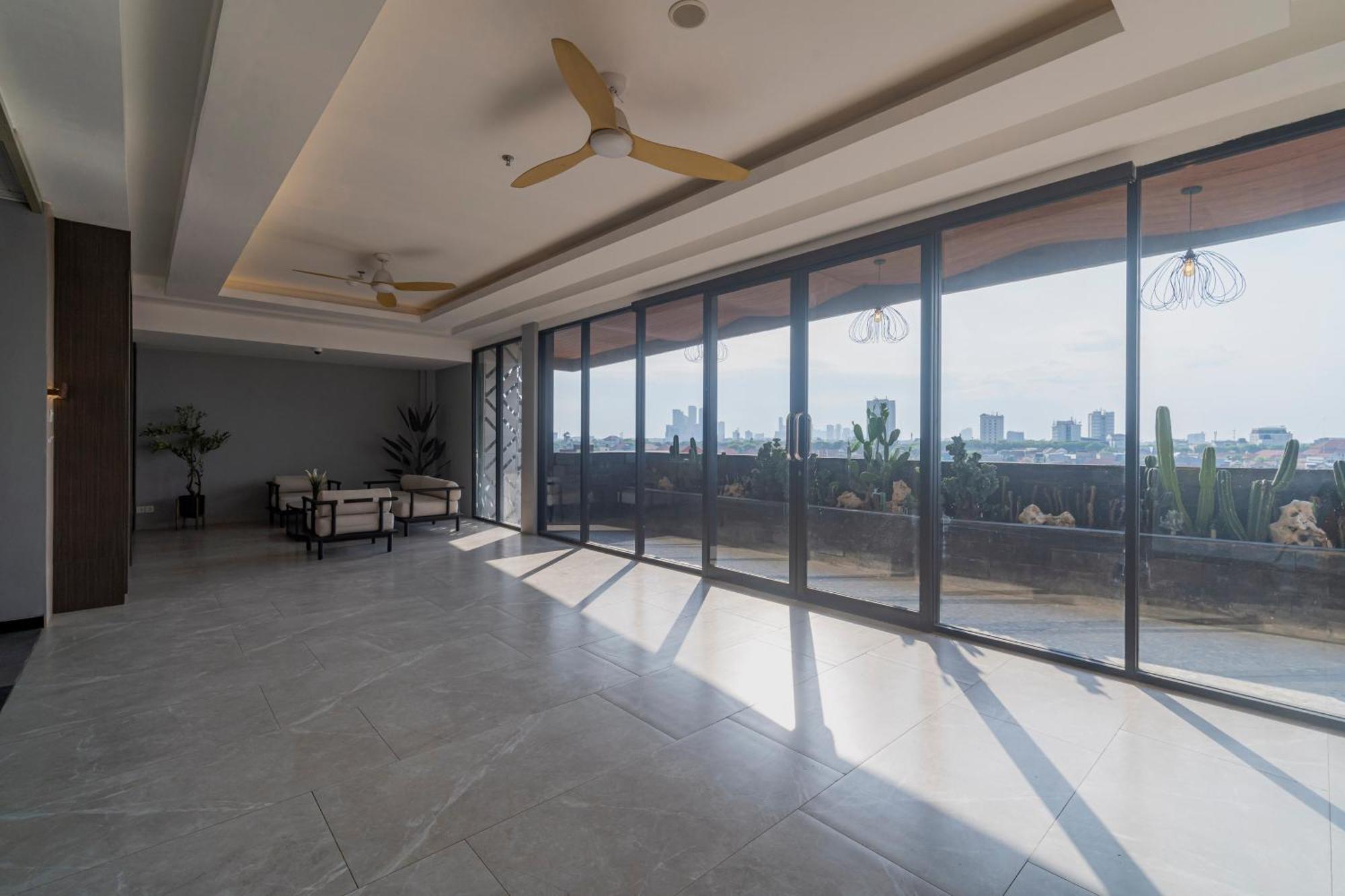 Stay.Vie Hotel Surabaya Dış mekan fotoğraf