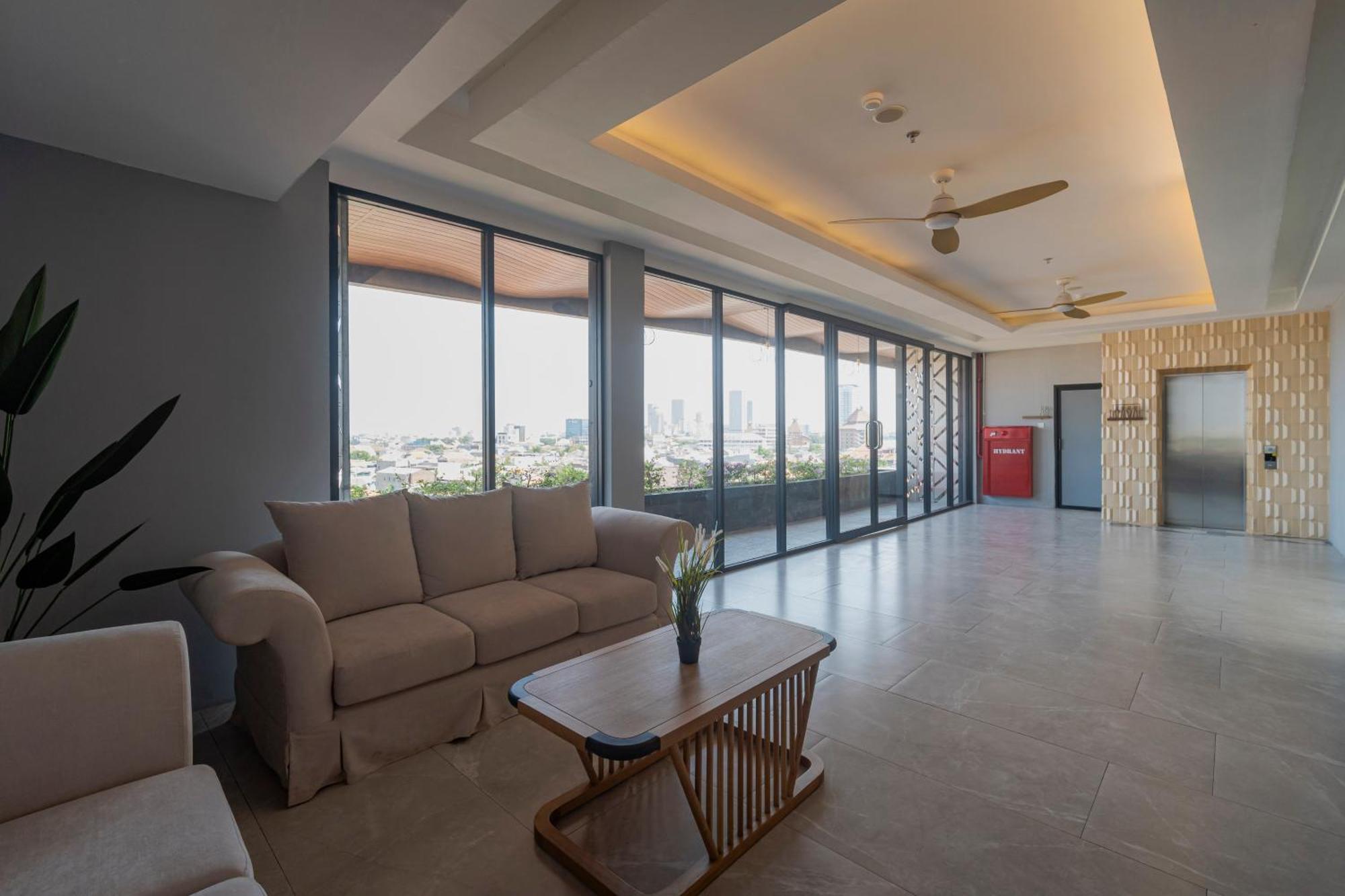 Stay.Vie Hotel Surabaya Dış mekan fotoğraf