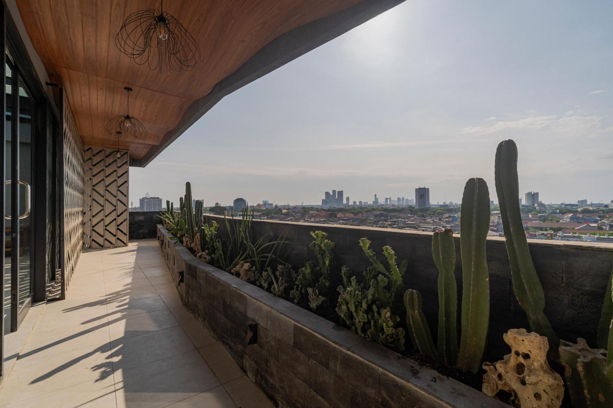 Stay.Vie Hotel Surabaya Dış mekan fotoğraf